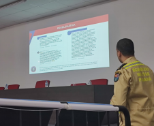 Major do Corpo de Bombeiros apresenta manual de atendimento a pessoas autistas