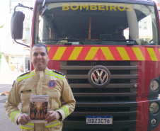 Major do Corpo de Bombeiros apresenta manual de atendimento a pessoas autistas