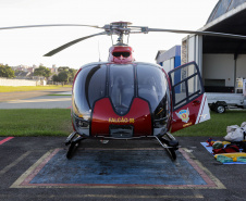 Helicóptero que vai ajudar vítimas das chuvas decola para o Rio Grande do Sul