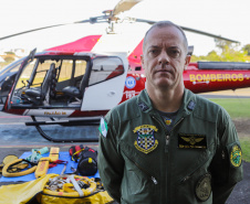 Helicóptero que vai ajudar vítimas das chuvas decola para o Rio Grande do Sul