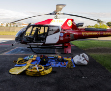 Helicóptero que vai ajudar vítimas das chuvas decola para o Rio Grande do Sul