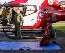 Helicóptero que vai ajudar vítimas das chuvas decola para o Rio Grande do Sul