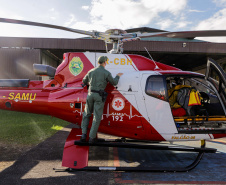 Helicóptero que vai ajudar vítimas das chuvas decola para o Rio Grande do Sul
