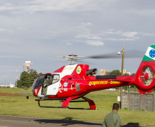 Helicóptero que vai ajudar vítimas das chuvas decola para o Rio Grande do Sul