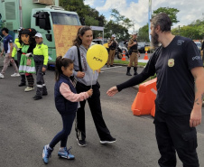 PCPR leva orientações sobre o Maio Amarelo para a população de Curitiba e Maringá