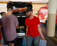 Bombeiros seguem recebendo doações para vítimas do RS e renovam equipe de salvamento