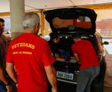 Bombeiros seguem recebendo doações para vítimas do RS e renovam equipe de salvamento