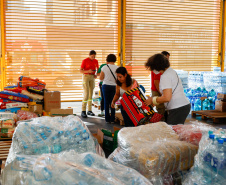 Bombeiros seguem recebendo doações para vítimas do RS e renovam equipe de salvamento