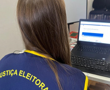 Polícia Penal e Justiça Eleitoral regularizam títulos de eleitor de custodiados paranaenses