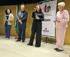 Policial penal Marilu da Costa recebe homenagem por seu trabalho em prol dos direitos humanos no sistema prisional do Paraná