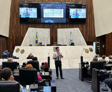 PCPR e Celepar ministram curso para 50 idosos sobre o uso seguro e consciente da internet