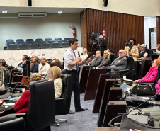 PCPR e Celepar ministram curso para 50 idosos sobre o uso seguro e consciente da internet