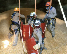 Referência em emergências em silos, Bombeiros do Paraná ministram curso no Acre
