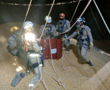 Referência em emergências em silos, Bombeiros do Paraná ministram curso no Acre