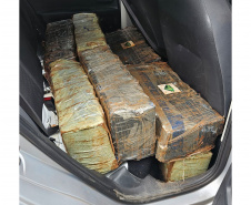 Com apoio do Falcão, PMPR apreende 1,2 tonelada de maconha em Cascavel