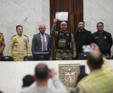 Forças de segurança que atuaram no Rio Grande do Sul são homenageadas na Alep