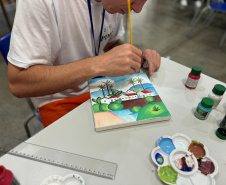 Curso de pintura em tela proporciona conhecimento e resgate social em Penitenciária Industrial de Cascavel