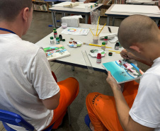 Curso de pintura em tela proporciona conhecimento e resgate social em Penitenciária Industrial de Cascavel