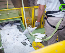 Documentos descartados pela PCPR são reciclados e vão ajudar entidades assistenciais