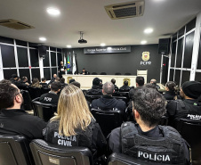 Operação da PCPR em 4 estados mira grupo que lavava dinheiro com lojas de carros e barbearias