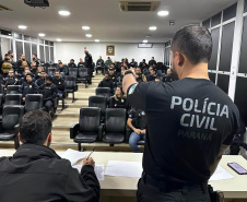 Operação da PCPR em 4 estados mira grupo que lavava dinheiro com lojas de carros e barbearias