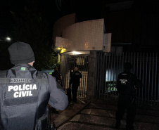 Operação da PCPR em 4 estados mira grupo que lavava dinheiro com lojas de carros e barbearias