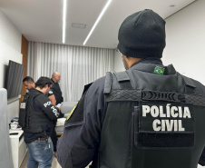 Operação da PCPR em 4 estados mira grupo que lavava dinheiro com lojas de carros e barbearias