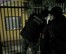 PCPR e PF prendem 12 pessoas foragidas por estelionato no Paraná