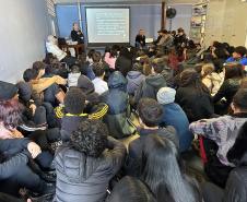 PCPR ministra palestra sobre combate às drogas para 560 estudantes de escola estadual em Curitiba