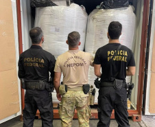 Polícia Militar e Polícia Federal apreendem pasta base de cocaína no terminal de containers de Paranaguá