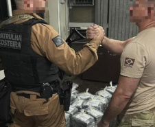 Polícia Militar e Polícia Federal apreendem pasta base de cocaína no terminal de containers de Paranaguá