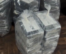 Polícia Militar e Polícia Federal apreendem pasta base de cocaína no terminal de containers de Paranaguá