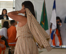 Desfile de Moda na Penitenciária Feminina do Paraná Destaca Talento e Reinserção Social das Custodiadas