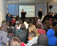 PCPR ministra palestra sobre combate às drogas para 560 estudantes de escola estadual em Curitiba