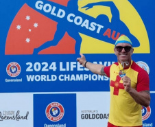 Bombeiro conquista medalha inédita ao Paraná no Mundial de Salvamento Aquático