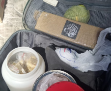 PMPR prende homem com armas e drogas após abordagem em Curitiba