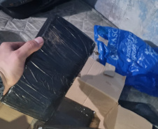 PMPR prende homem com armas e drogas após abordagem em Curitiba