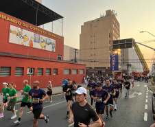 6ª Corrida do Fogo leva mais de duas mil pessoas às ruas de Curitiba