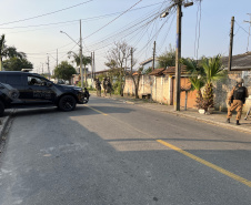 Homem é preso pela PMPR após manter duas pessoas como reféns
