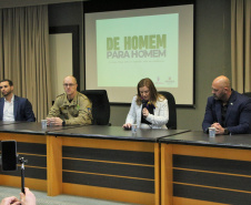 Policiais militares que atuam na Capital participam de palestra sobre o combate à violência contra a mulher