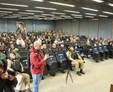 Policiais militares que atuam na Capital participam de palestra sobre o combate à violência contra a mulher