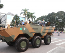 Desfile com milhares de pessoas festeja os 202 anos da Independência do Brasil