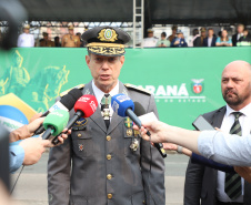 Desfile com milhares de pessoas festeja os 202 anos da Independência do Brasil
