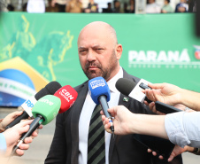 Desfile com milhares de pessoas festeja os 202 anos da Independência do Brasil