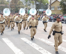 Desfile com milhares de pessoas festeja os 202 anos da Independência do Brasil