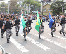 Desfile com milhares de pessoas festeja os 202 anos da Independência do Brasil
