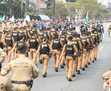Desfile com milhares de pessoas festeja os 202 anos da Independência do Brasil