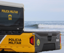Ação rápida da PMPR garante resgate de tripulantes de veleiro naufragado na Ilha do Mel