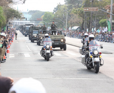 Desfile com milhares de pessoas festeja os 202 anos da Independência do Brasil
