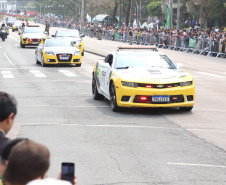 Desfile com milhares de pessoas festeja os 202 anos da Independência do Brasil